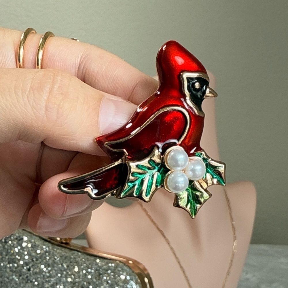 ⚜️❤️‍🔥  Red and Green Cardinal Brooch 🍃🎄 - Picture 3 of 8